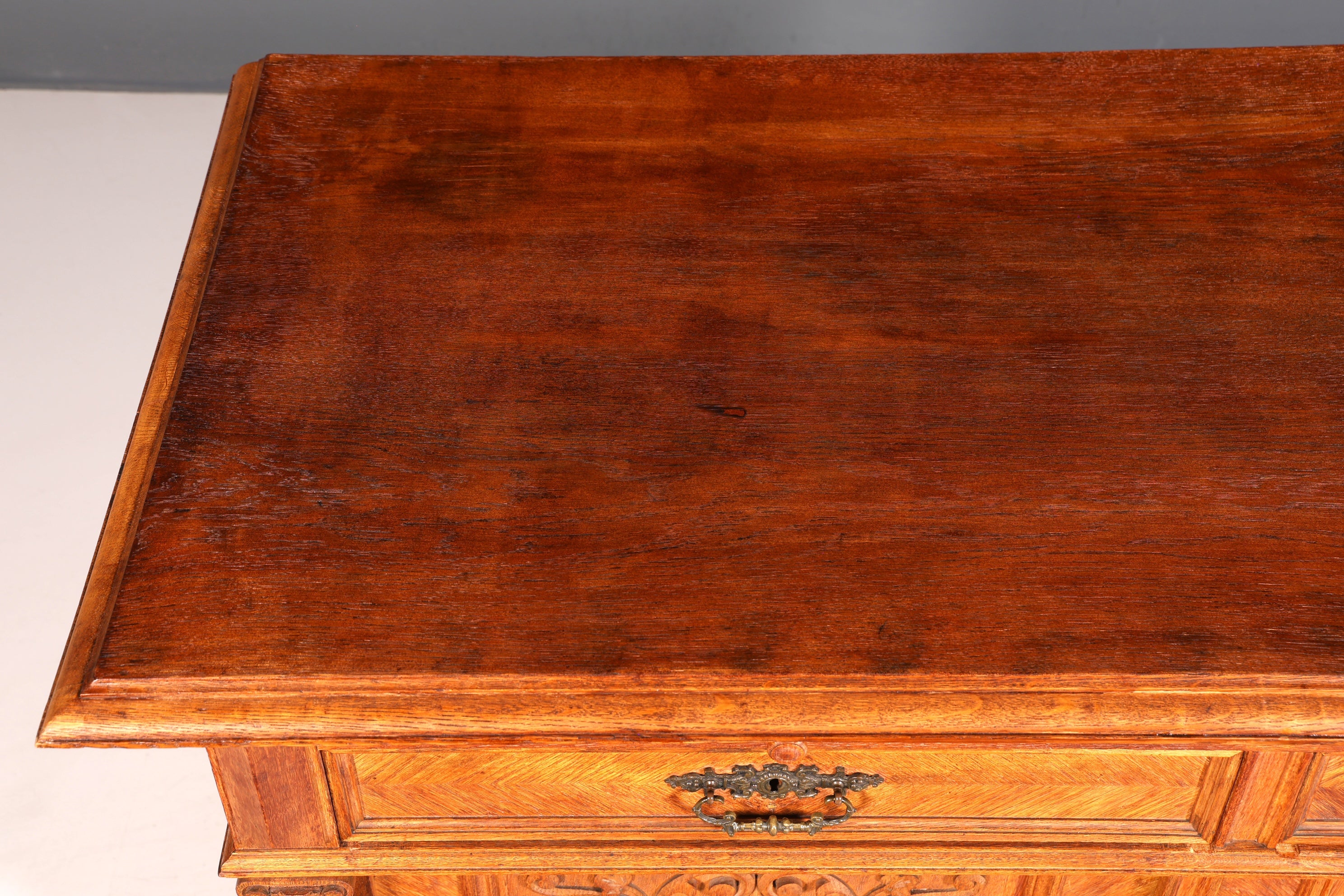 Stylish Gründerzeit sideboard, Louis Philippe oak cabinet/chest of drawers, circa 1880
