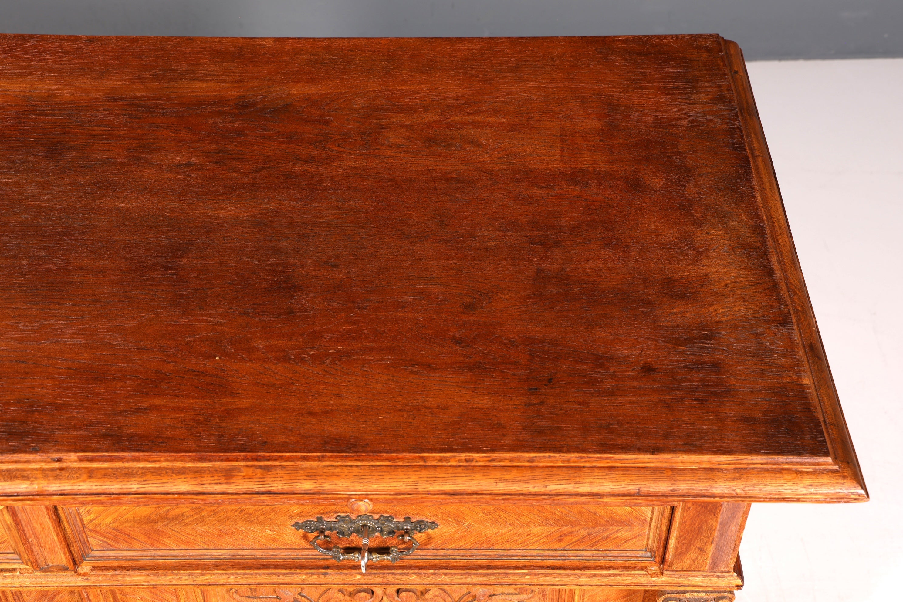 Stylish Gründerzeit sideboard, Louis Philippe oak cabinet/chest of drawers, circa 1880