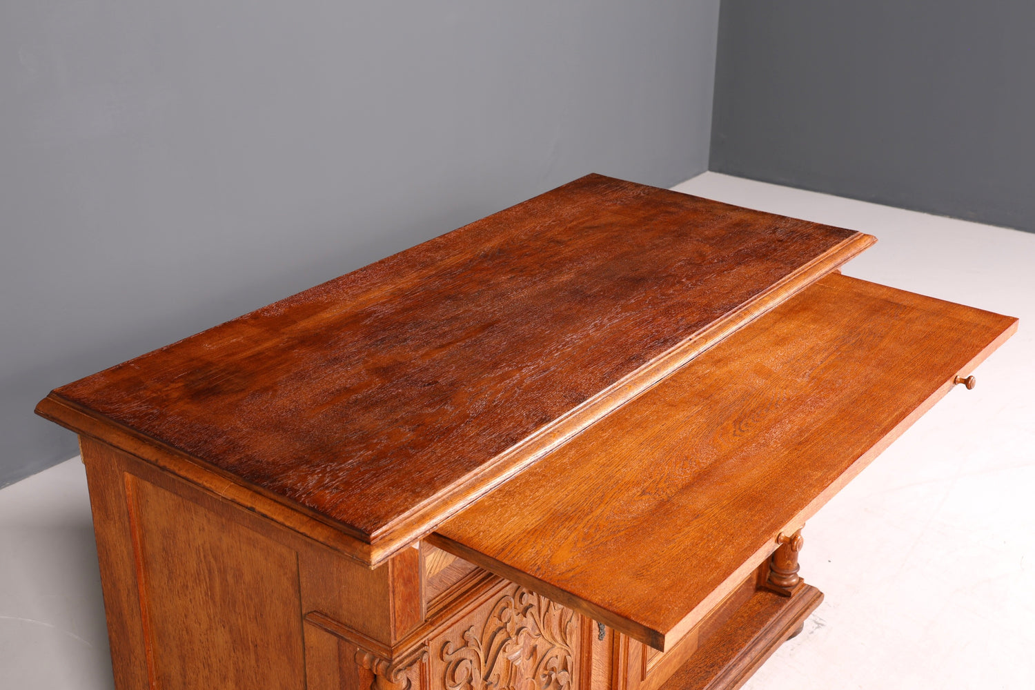 Stylish Gründerzeit sideboard, Louis Philippe oak cabinet/chest of drawers, circa 1880