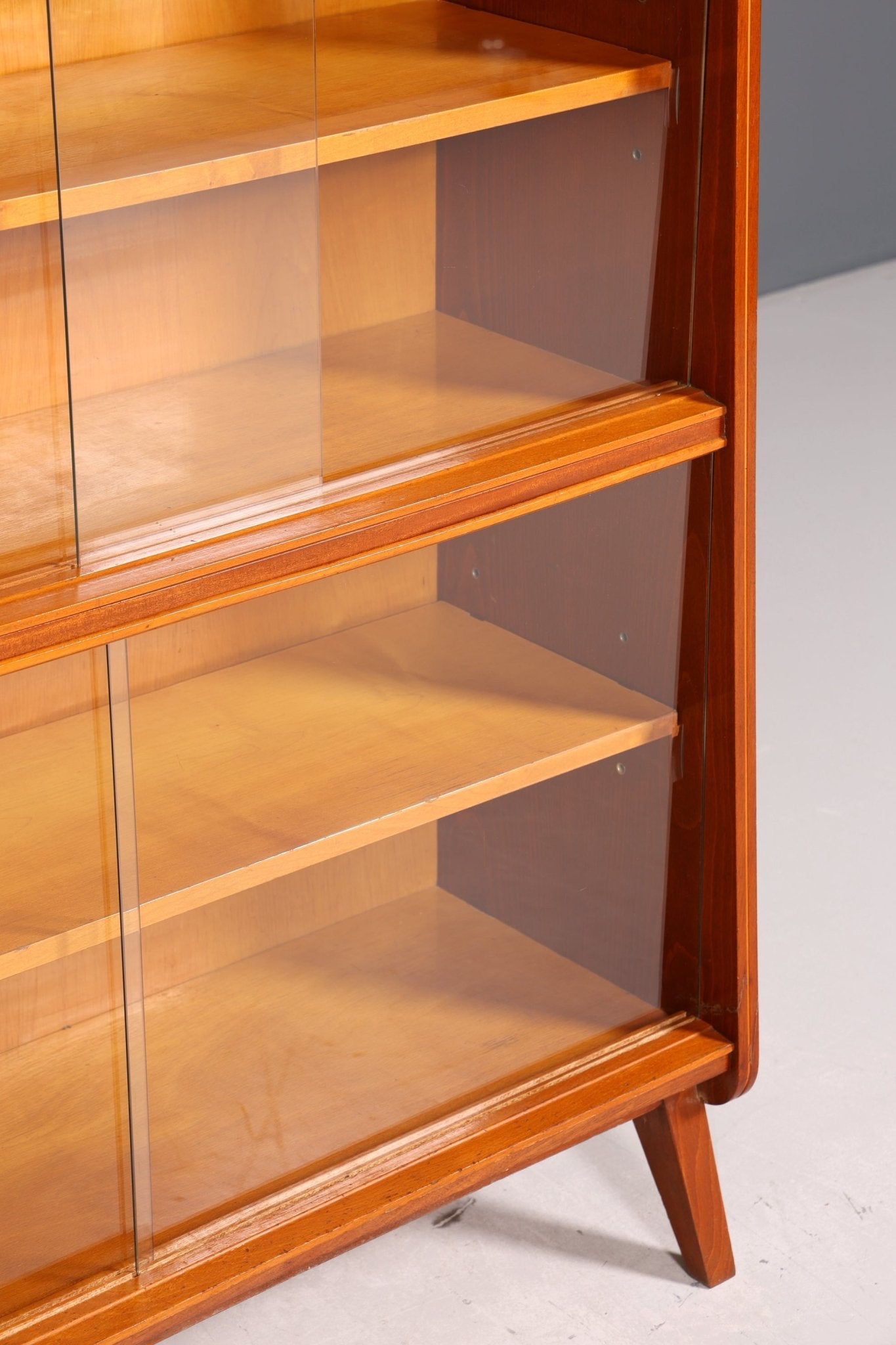 Wunderschönes Mid Century Bücherregal Kommode František Jirák für Tatra Nabytok Highboard Schrank Regal Vitrine