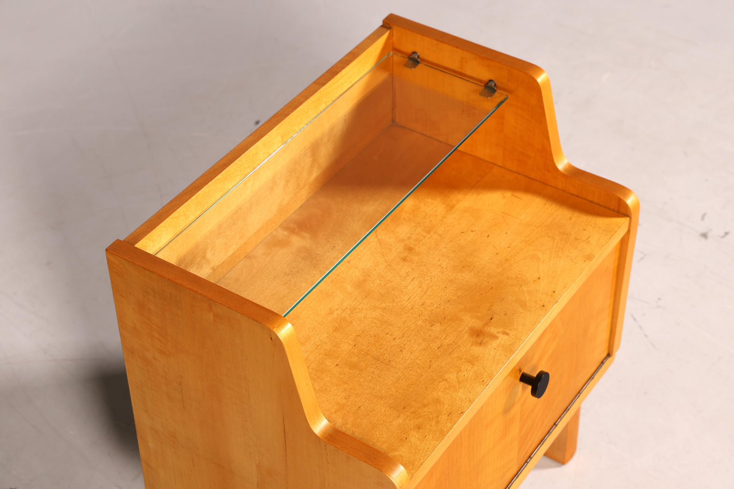 Schlichte Mid Century Kommode Vintage Klappschränkchen Danish Design Nachttisch 1 von 2