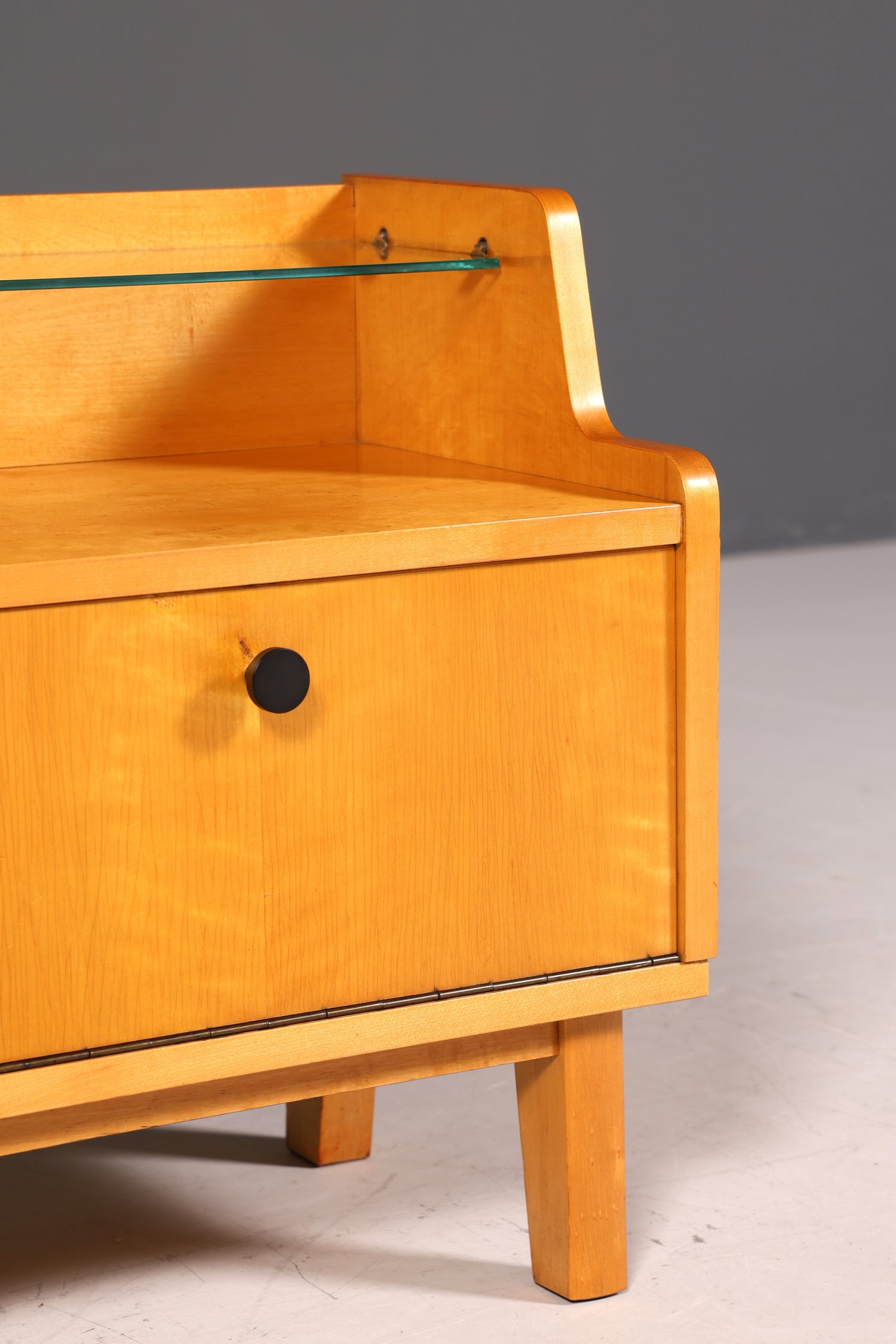 Schlichte Mid Century Kommode Vintage Klappschränkchen Danish Design Nachttisch 1 von 2