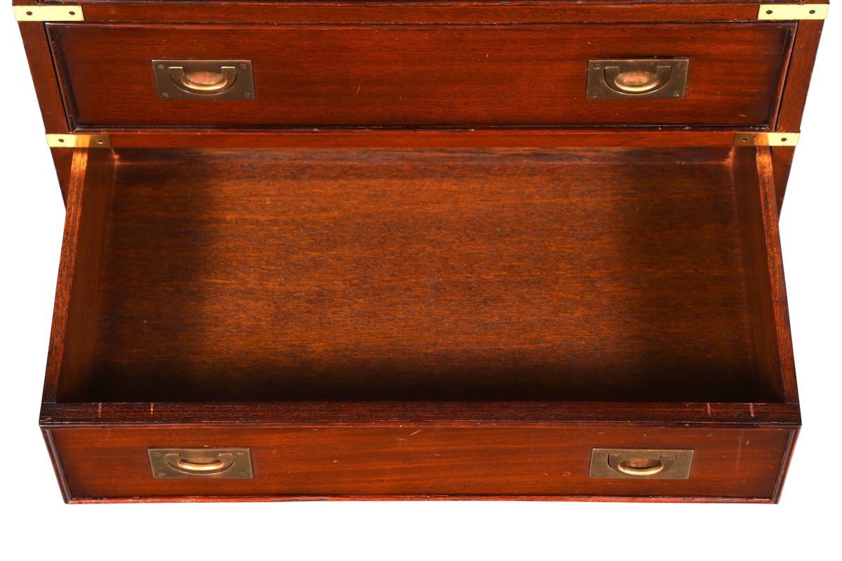 Hauptstadt Möblerei Military Chest Kommode aus massivem Holz mit offener Schublade und Messingbeschlägen