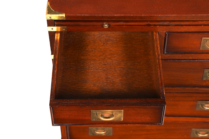 Hauptstadt Möblerei maritime Military Chest Kommode aus Massivholz mit Messingbeschlägen und offener Schublade