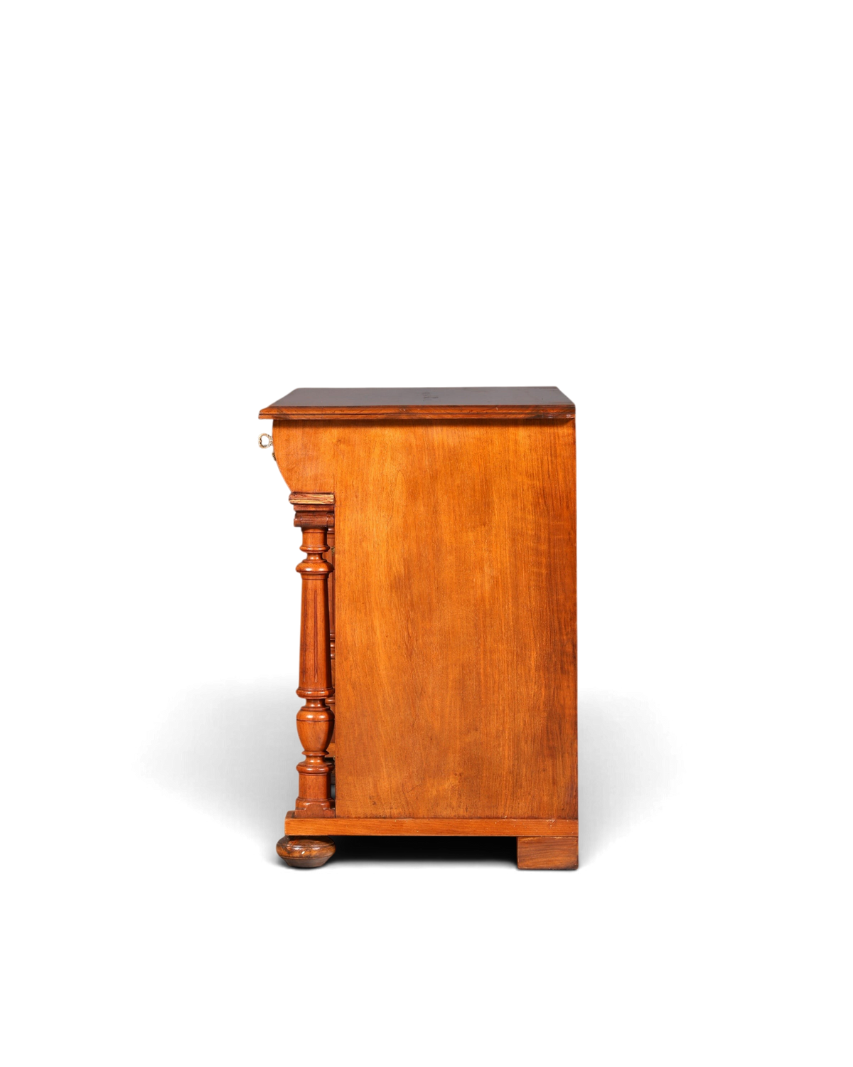 Hauptstadt Möblerei Gründerzeit Kommode im Louis Philippe Stil aus massivem Holz, Seitenansicht um 1890