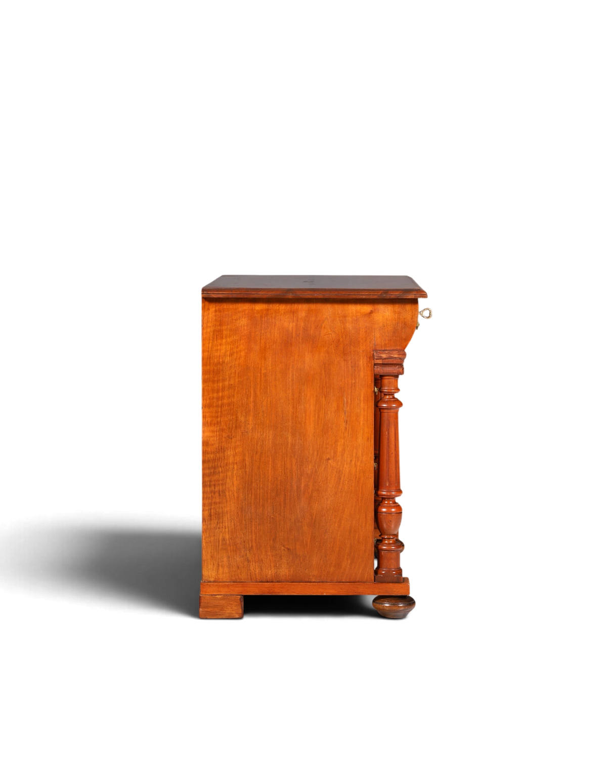 Hauptstadt Möblerei Gründerzeit Kommode im Louis Philippe Stil aus massivem Holz mit schöner Maserung, Seitenansicht