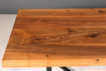 Edler Nussbaum Tisch 260cm-97cm Esszimmer Tisch Baumkanten Platte massiv Holz Küchentisch