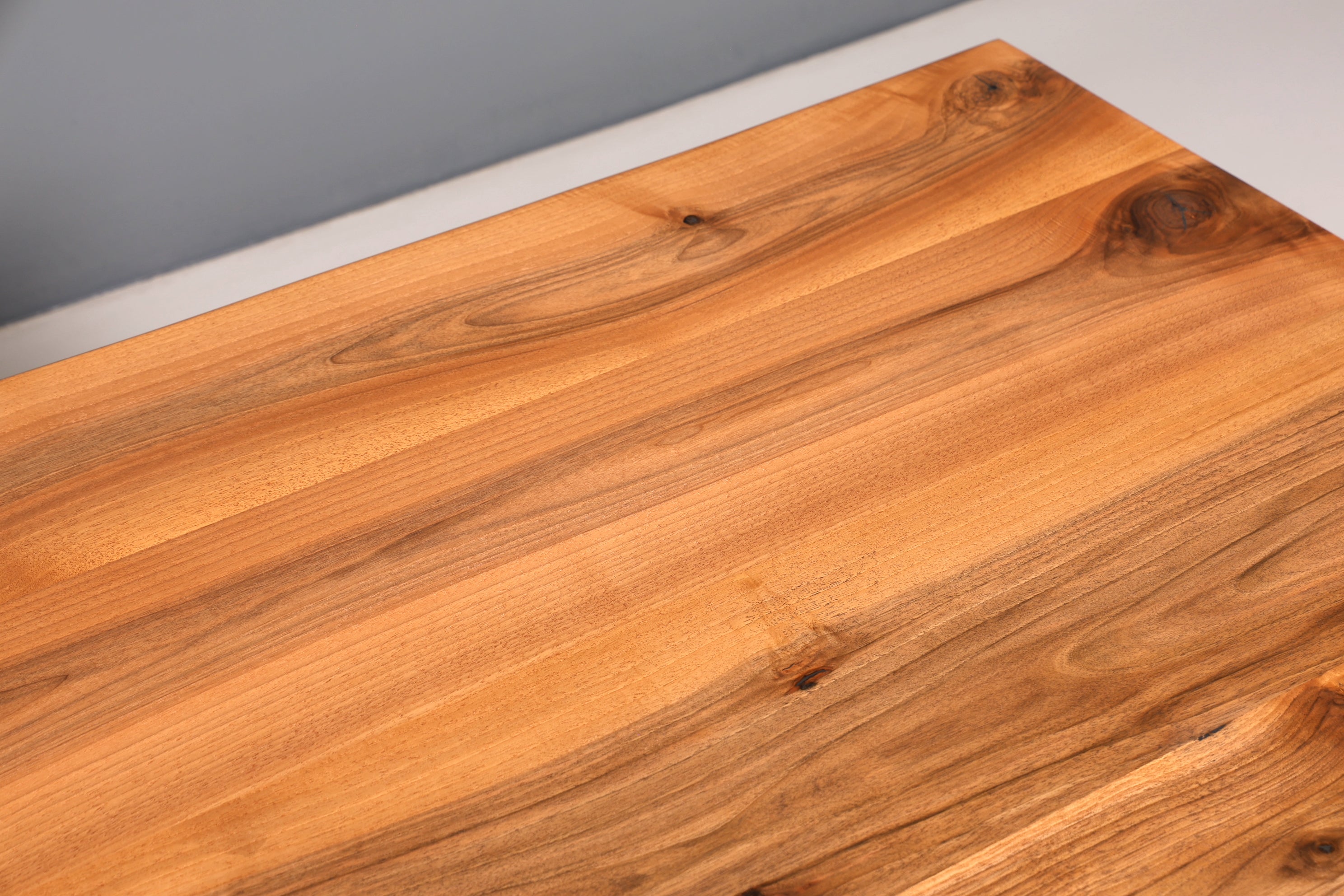 Edler Nussbaum Tisch 260cm-97cm Esszimmer Tisch Baumkanten Platte massiv Holz Küchentisch