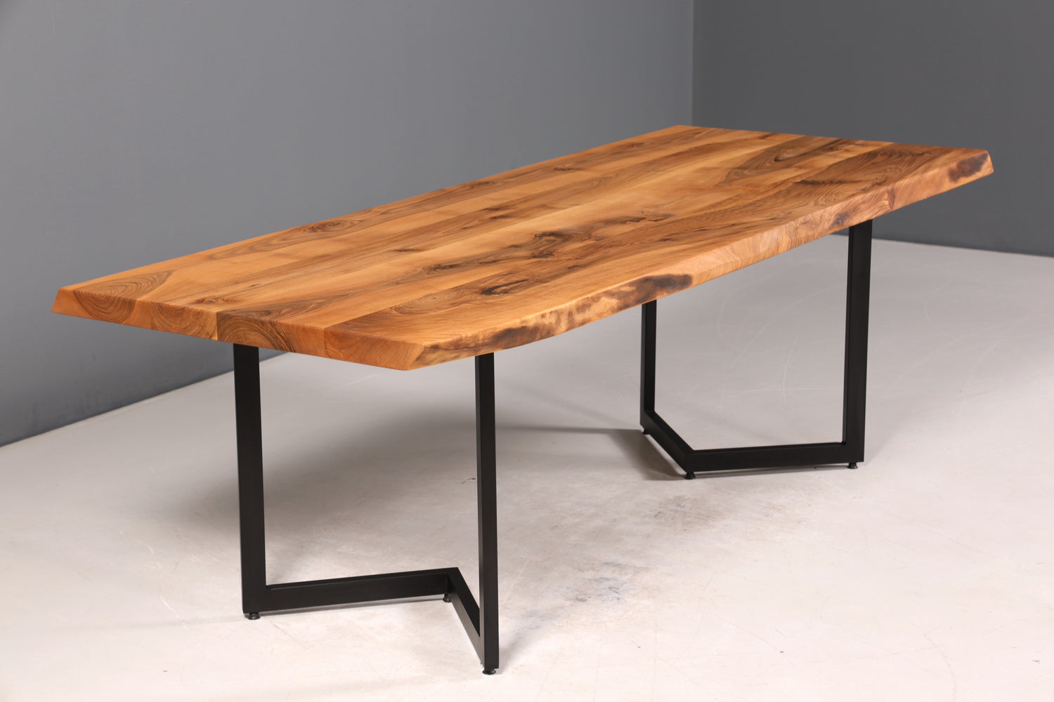 Wunderschöner Nussbaum Tisch 240cm-95cm Esszimmer Tisch Baumkanten Platte massiv Holz Küchentisch