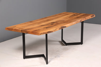 Wunderschöner Nussbaum Tisch 240cm-95cm Esszimmer Tisch Baumkanten Platte massiv Holz Küchentisch