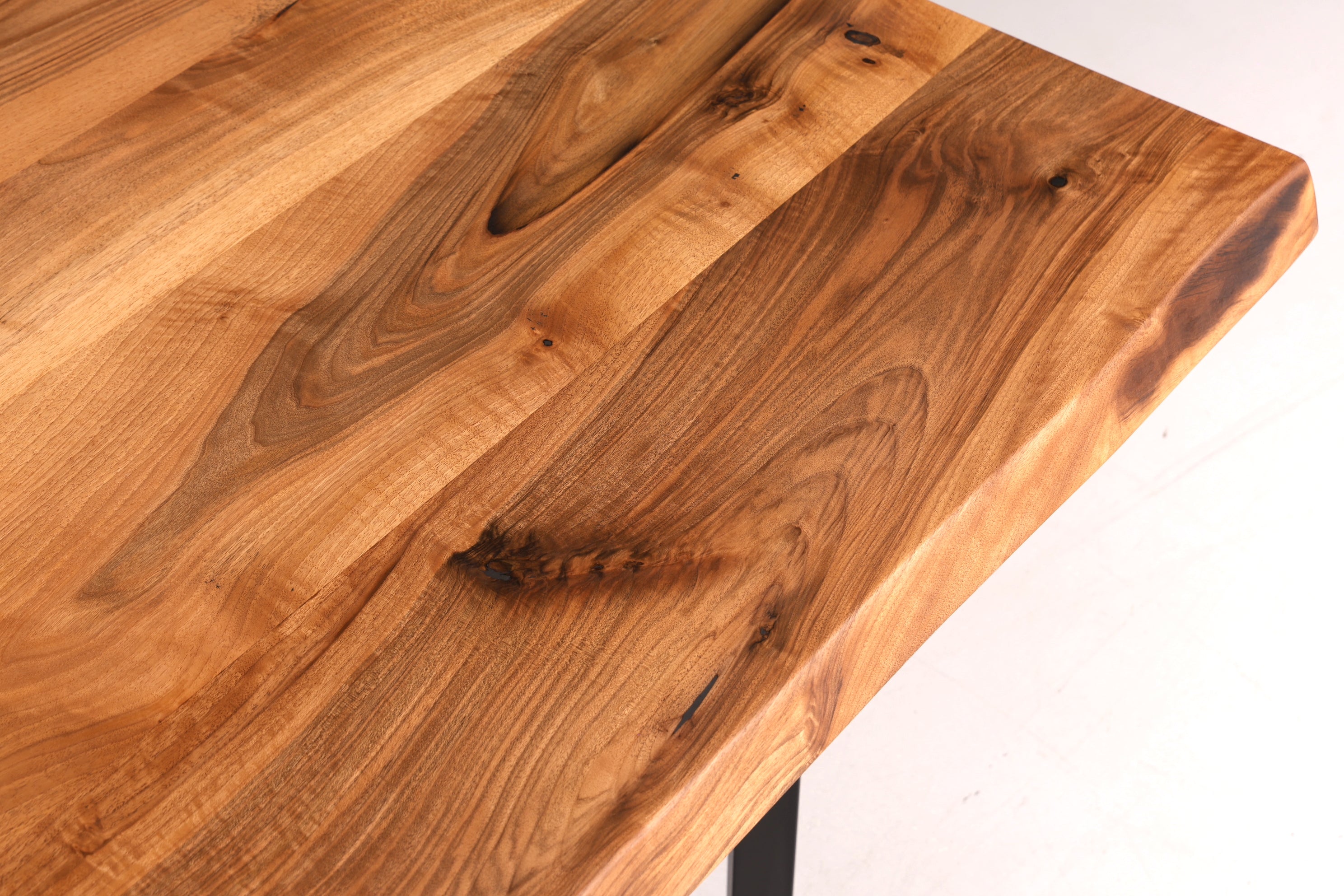 Wunderschöner Nussbaum Tisch 240cm-95cm Esszimmer Tisch Baumkanten Platte massiv Holz Küchentisch