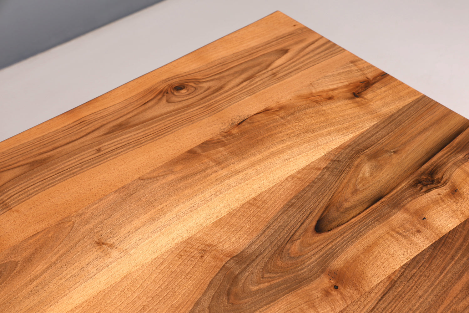 Wunderschöner Nussbaum Tisch 240cm-95cm Esszimmer Tisch Baumkanten Platte massiv Holz Küchentisch