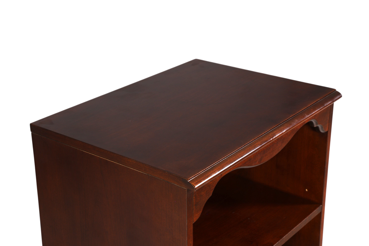Hauptstadt Möblerei Drexel Heritage Bücherregal aus massivem dunklem Holz mit klassischem Design und feiner Maserung