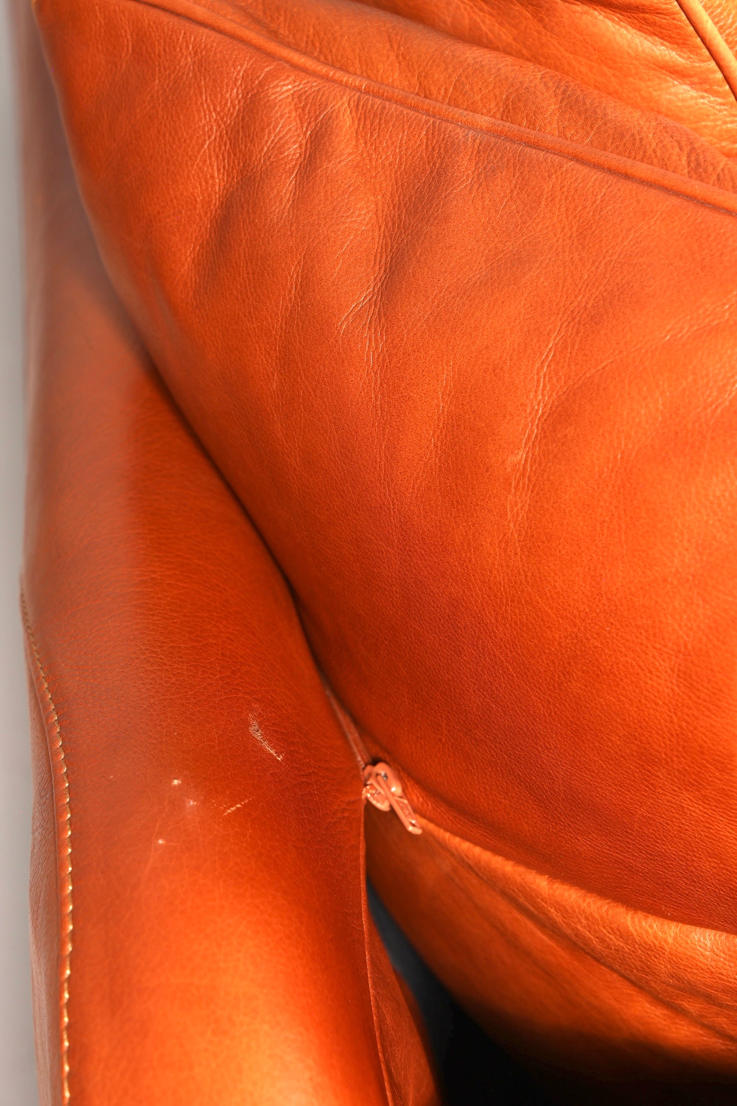 Beautiful Chesterfield design sofa, English genuine leather couch, cognac lounge sofa