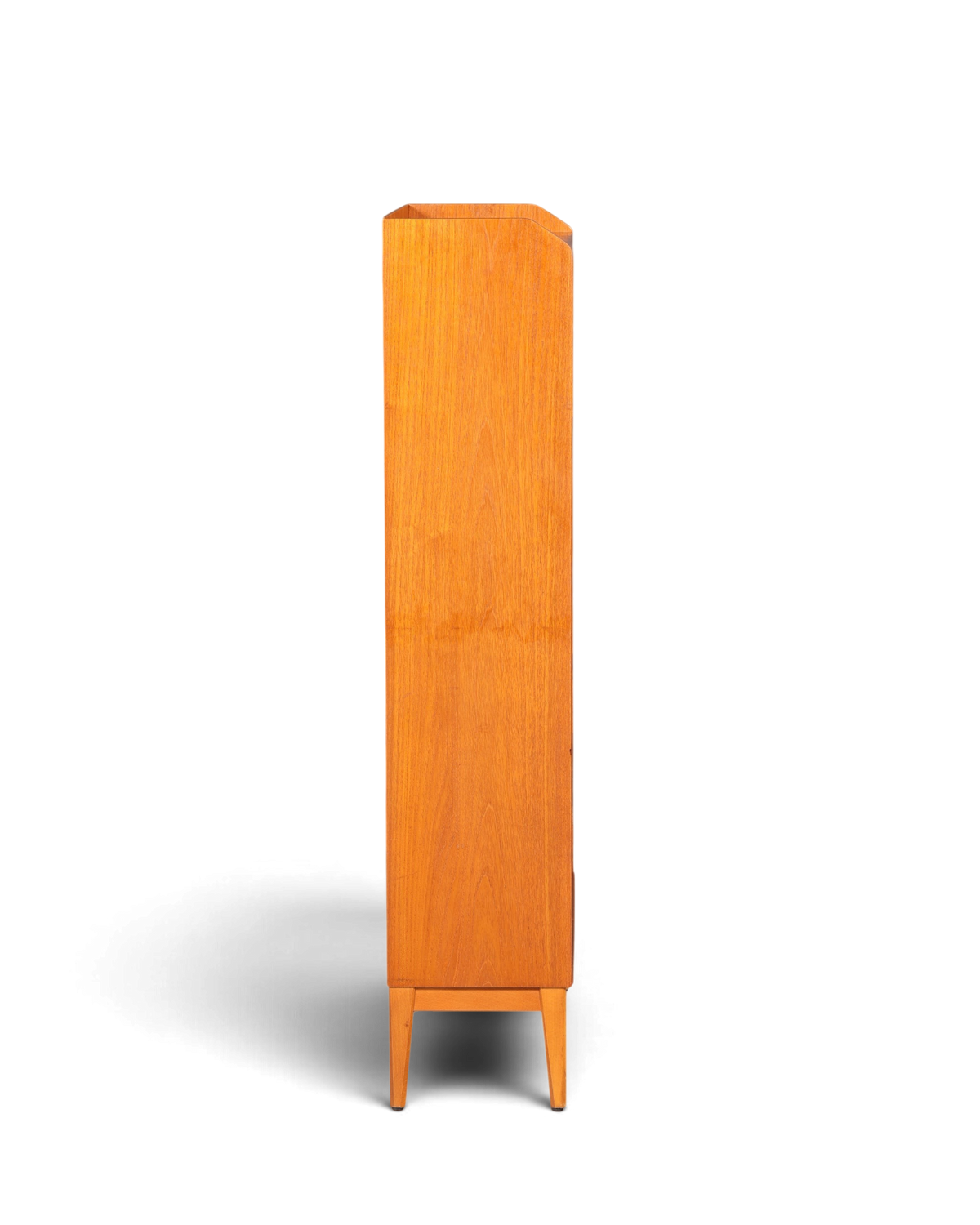 Hauptstadt Möblerei Mid Century Regal aus massivem Holz mit schmaler Form und eleganter Maserung im 60er Jahre Design