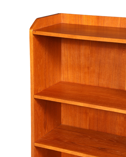 Hauptstadt Möblerei Mid Century Bücherregal aus massivem Holz mit schöner Maserung und höhenverstellbaren Einlegeböden