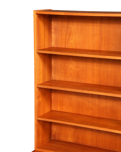 Hauptstadt Möblerei Mid Century Regal aus Holz im dänischen Design mit verstellbaren Einlegeböden