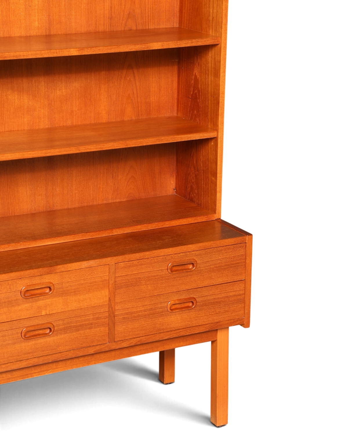 Hauptstadt Möblerei Mid Century Regal aus Holz im dänischen Design mit offenen Fächern und vier Schubladen