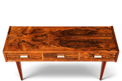 Hauptstadt Möblerei Mid Century Palisander Sideboard mit markanter Holzmaserung und drei Schubladen im Retro-Stil