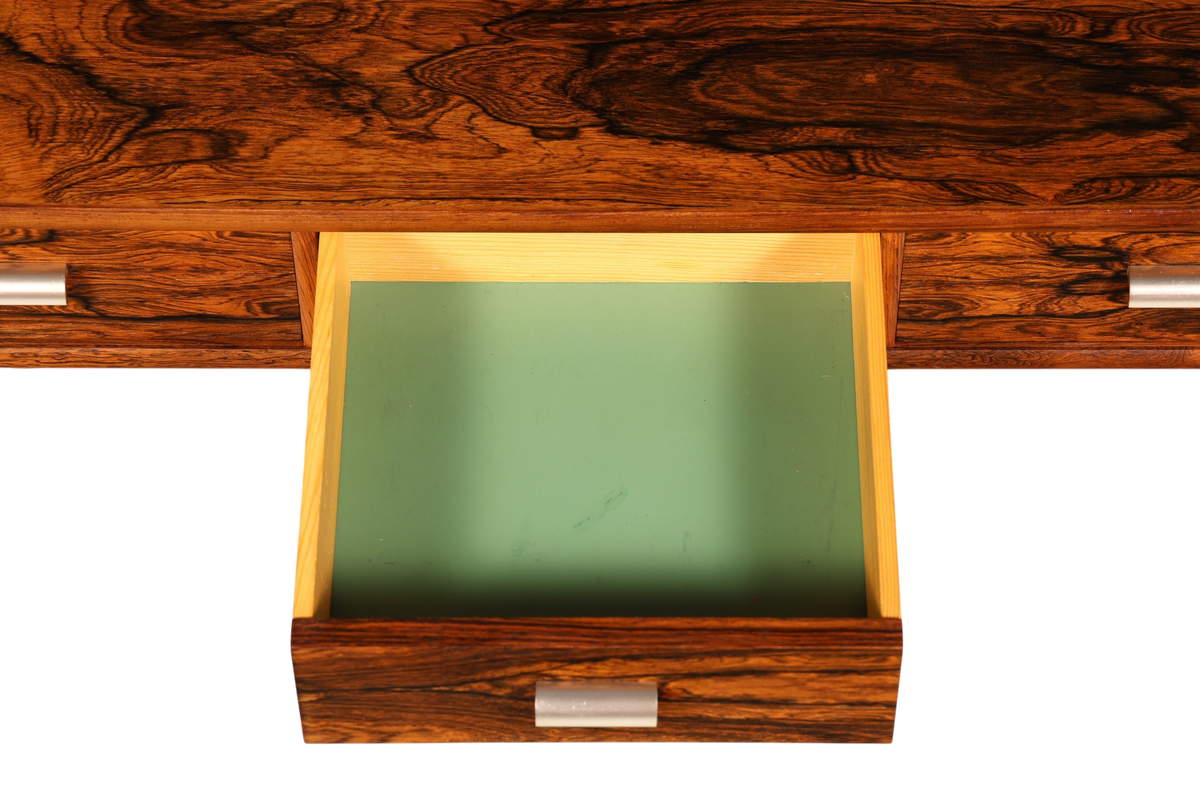 Hauptstadt Möblerei vintage palisander sideboard çekmecesi ile detaylı görünüm