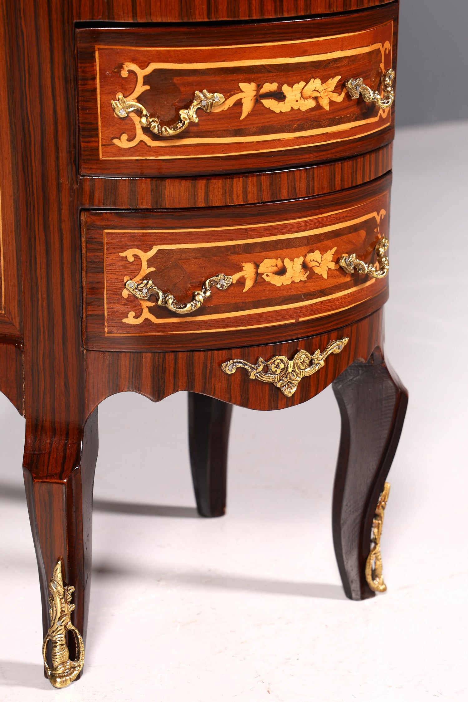 Elegant Baroque style chest of drawers, vertico with inlaid details, 7-drawer chest