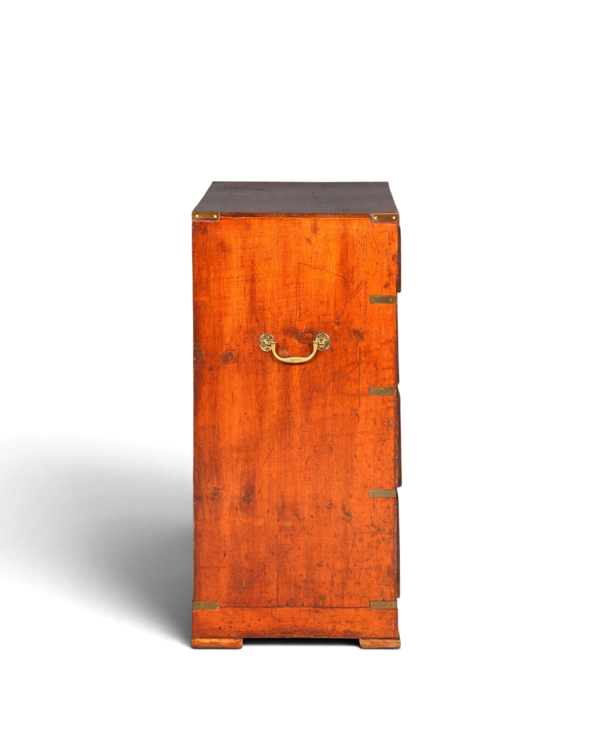 Hauptstadt Möblerei maritime Military Chest Kommode aus massivem Holz mit Messingbeschlägen in Seitenansicht