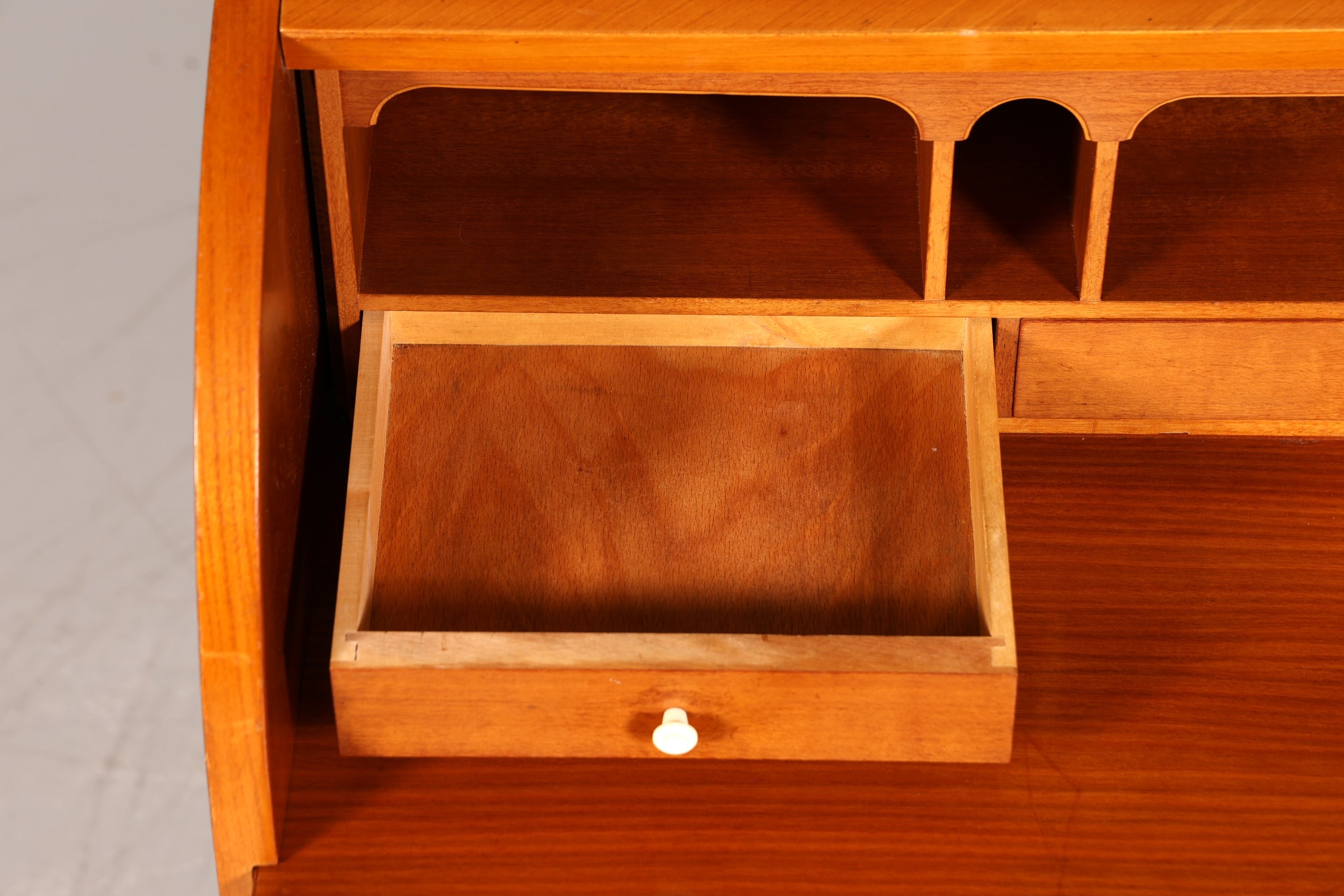 Stilvoller Sekretär um 1930 Büro Kommode echt Holz Sekretär Schreibtisch Kommode