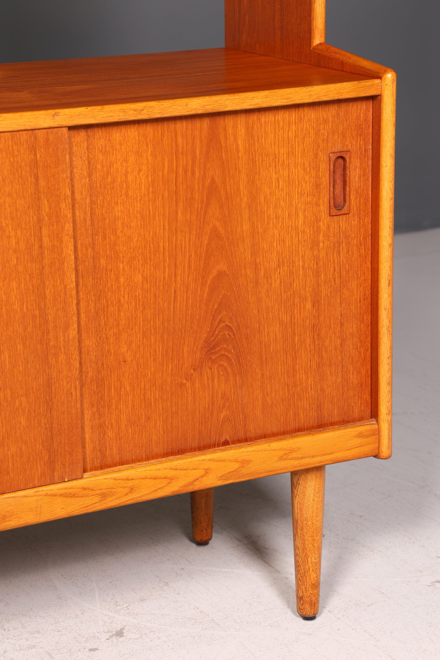 Schlichtes Mid Century Bücherregal Danish Design Schiebetür Teak Holz Vintage Schrank Regal