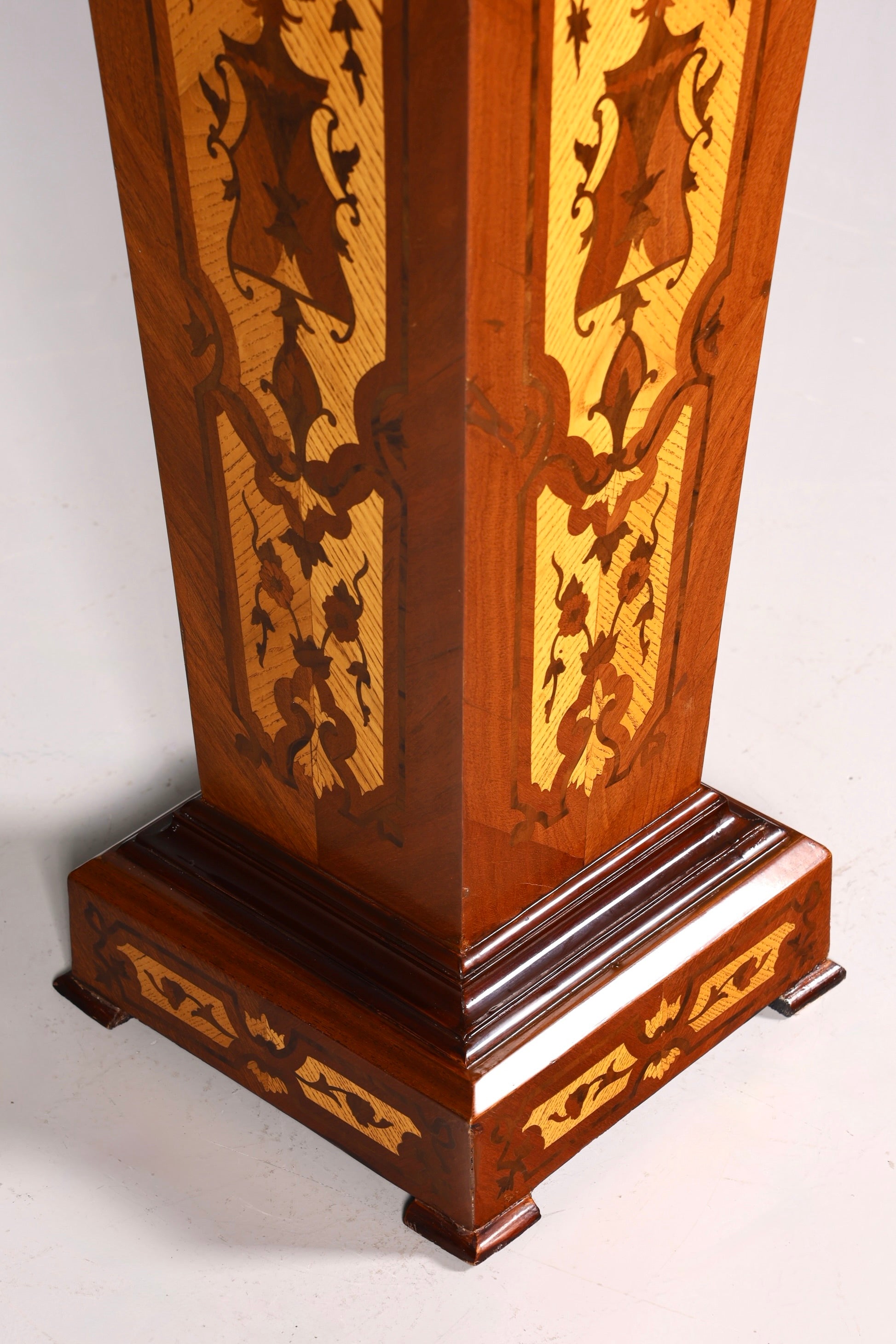 Beautiful Baroque style column, Louis XV flower column, natural stone marble inlay, shelf table