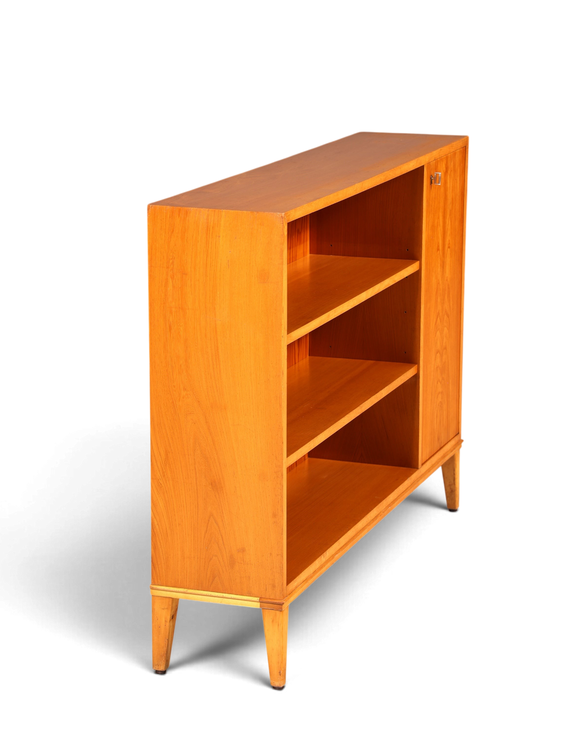 Hauptstadt Möblerei Mid Century Sideboard aus massivem Holz im skandinavischen Stil mit offenen Regalfächern