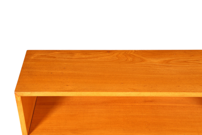 Hauptstadt Möblerei Mid Century Sideboard aus massivem Holz mit sichtbarer Maserung im skandinavischen Retro-Stil