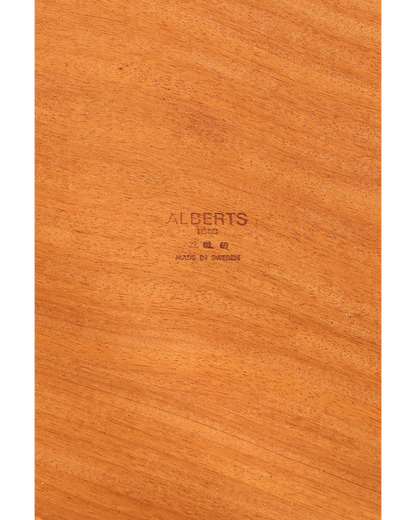Hauptstadt Möblerei Alberts Tibro Teak Couchtisch mit eingeprägtem schwedischem Herstellungsstempel auf Holzoberfläche