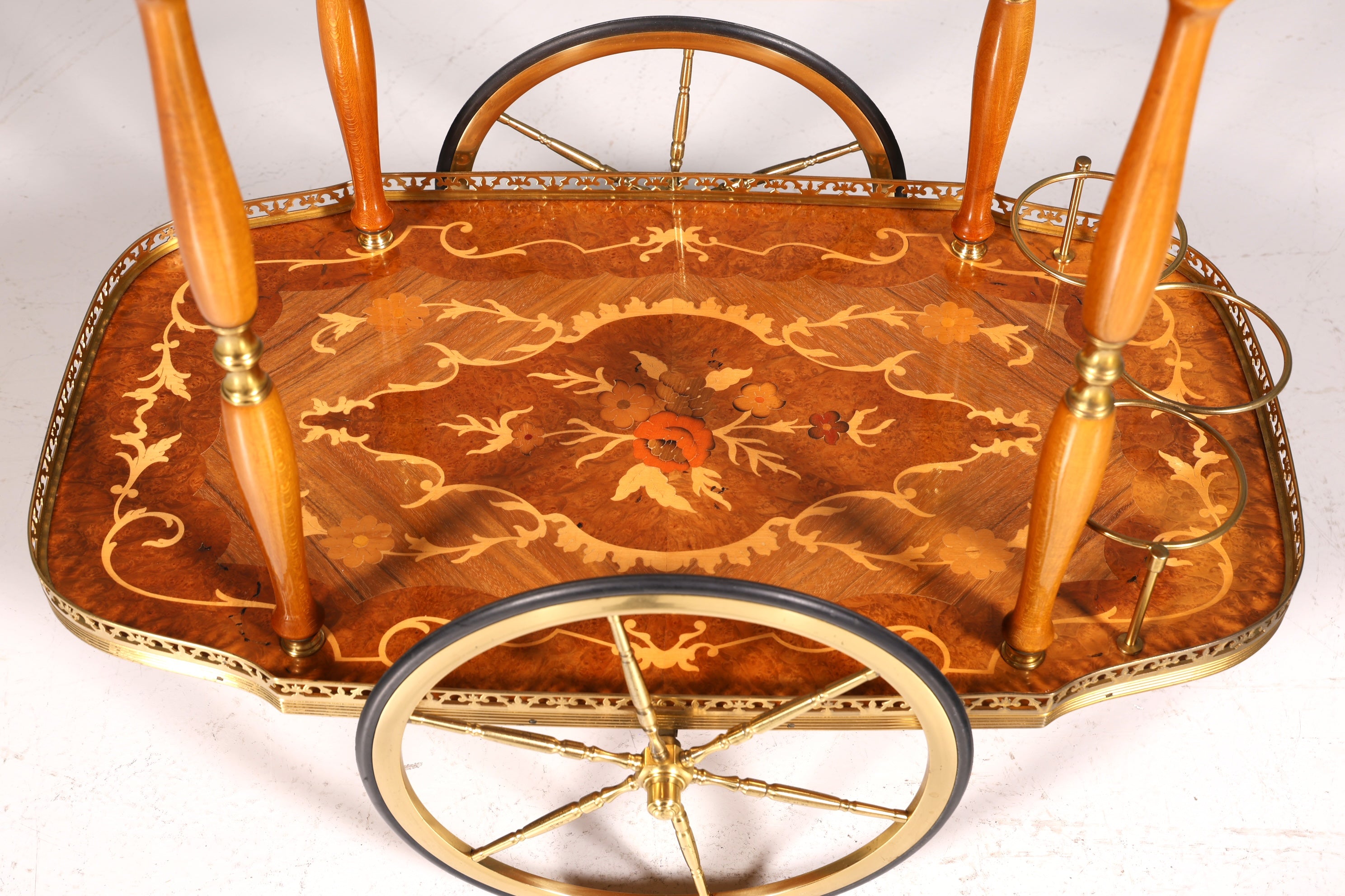 Traumhafter Servierwagen im Barock Stil Bar Wagen mit Intarsien Klapp Teewagen