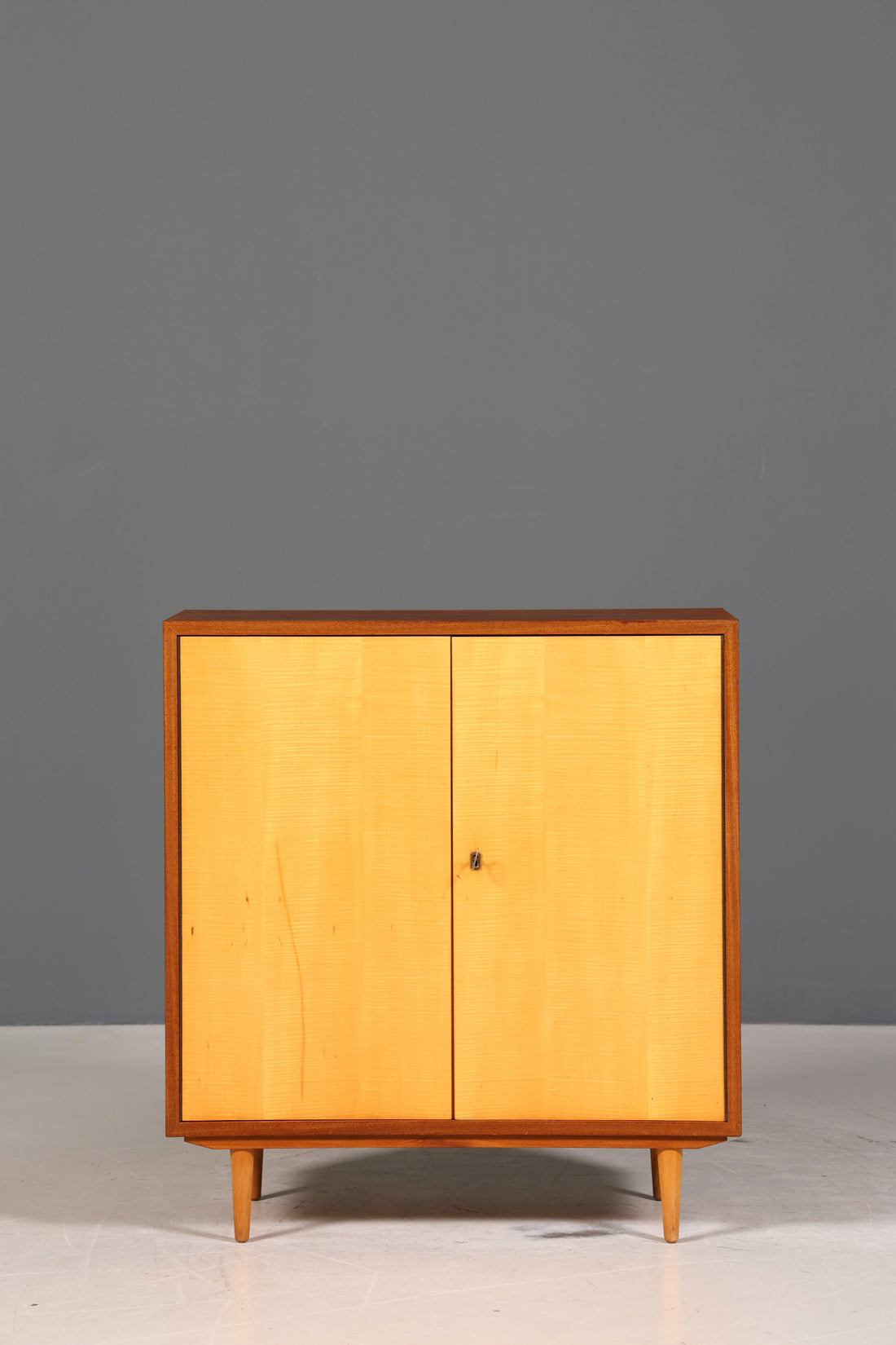 Wunderschöner Mid Century Schrank 60er Jahre Bücherregal Aktenschrank Wäscheschrank 1 von 2