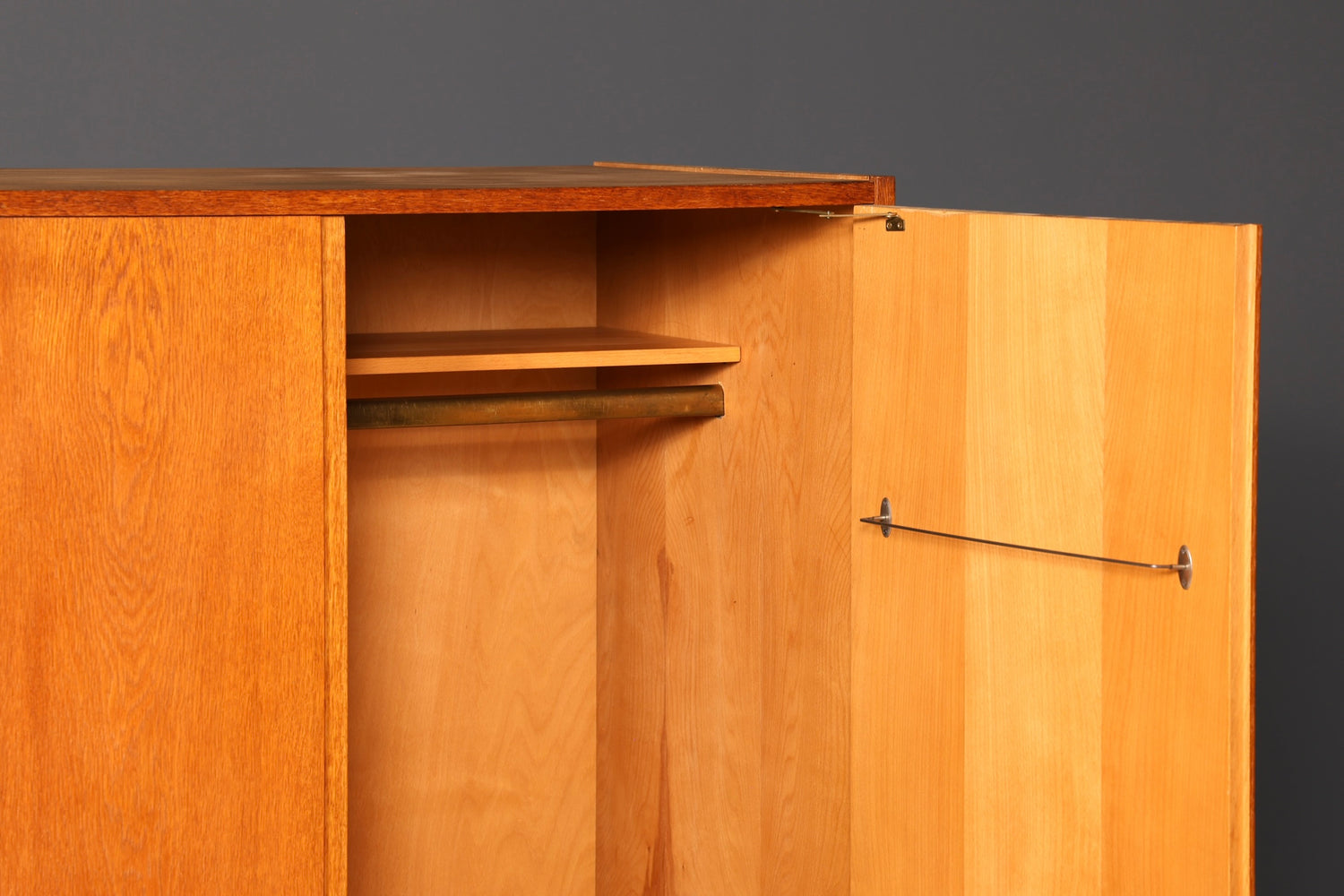 G384 Finish Traumhafter Mid Century Kleiderschrank Vintage Schrank Retro Wäscheschrank (Kopie)