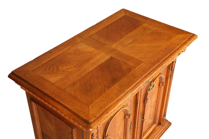Hauptstadt Möblerei Gründerzeit Sideboard aus Echtholz mit dekorativen Messingbeschlägen und schöner Maserung