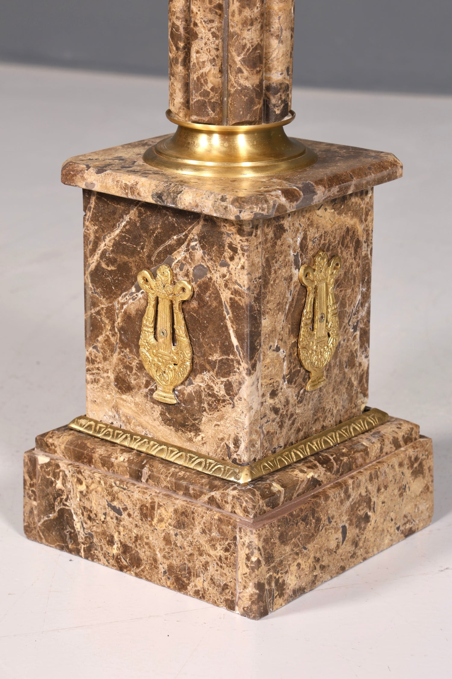 Edle Barock Stil Säule Marmor Louis XV Blumensäule Naturstein Sockel Ablage