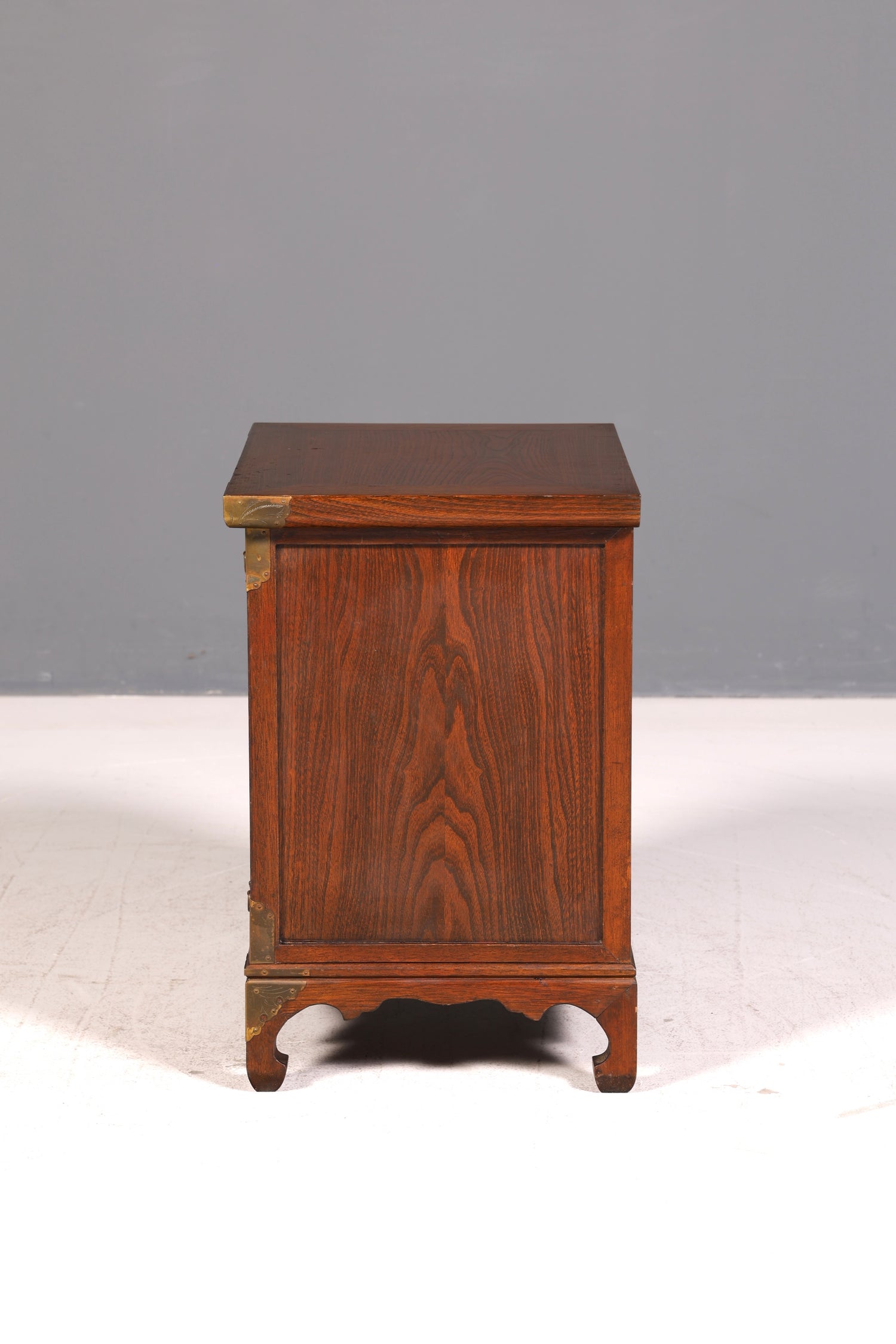 Edle Asiatische Kommode Schnitzereien Antik Korea Schrank Beistellschrank Messingbeschläge Holz Vintage