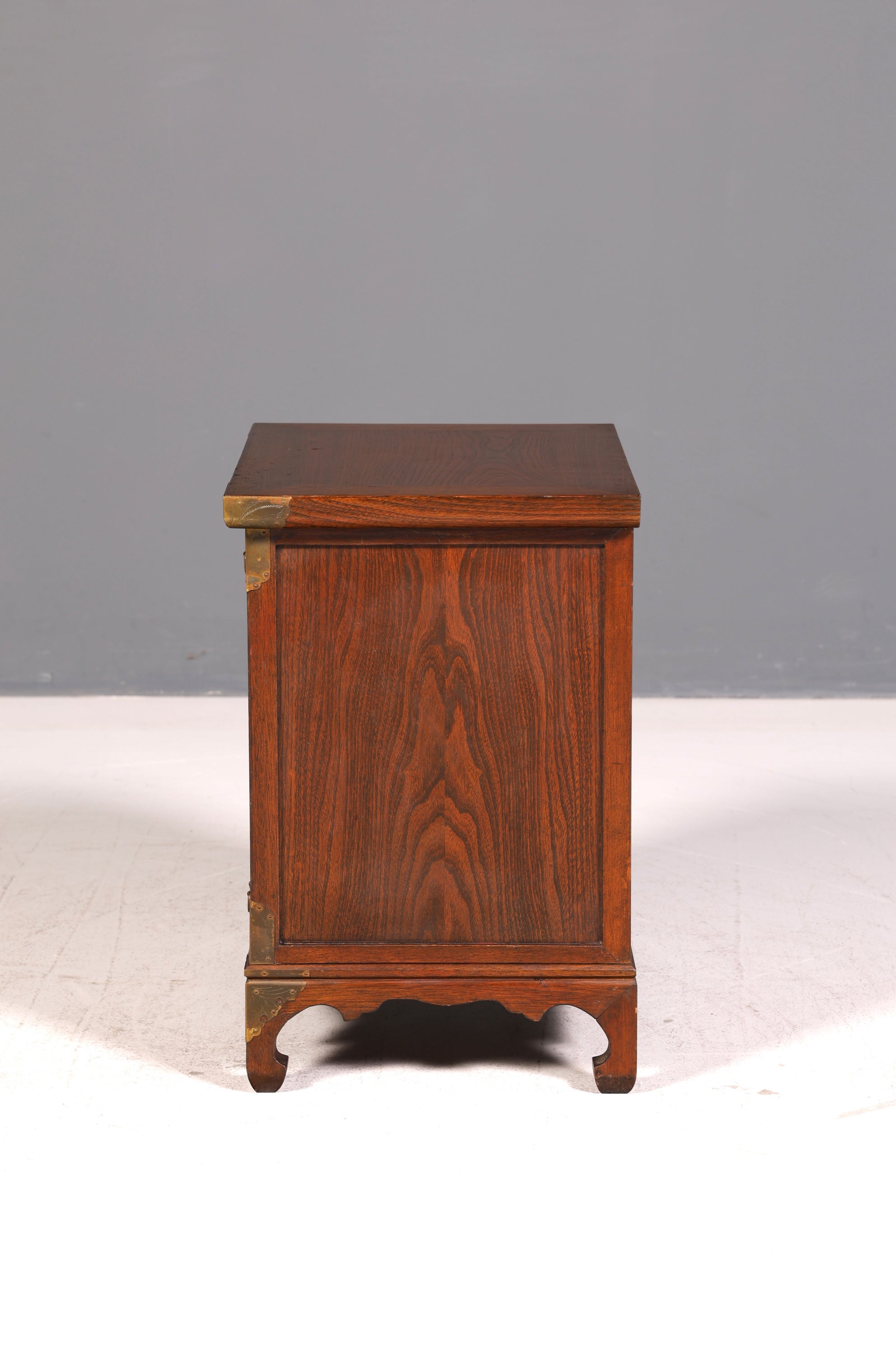 Edle Asiatische Kommode Schnitzereien Antik Korea Schrank Beistellschrank Messingbeschläge Holz Vintage