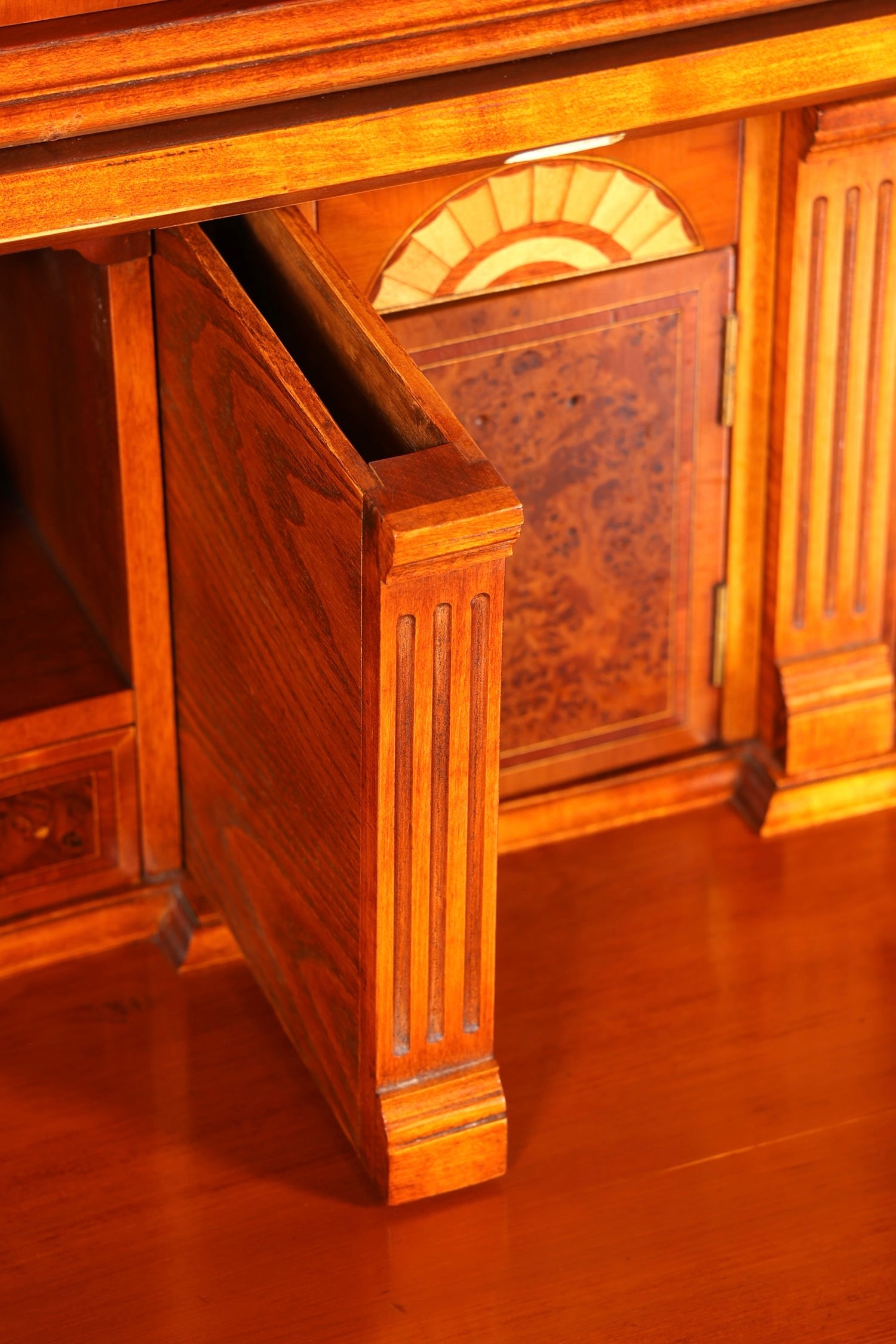 Stilvoller Englischer Sekretär Original Wade Büro Aufsatzsekretär Antik 60s Vitrinen Schrank UK