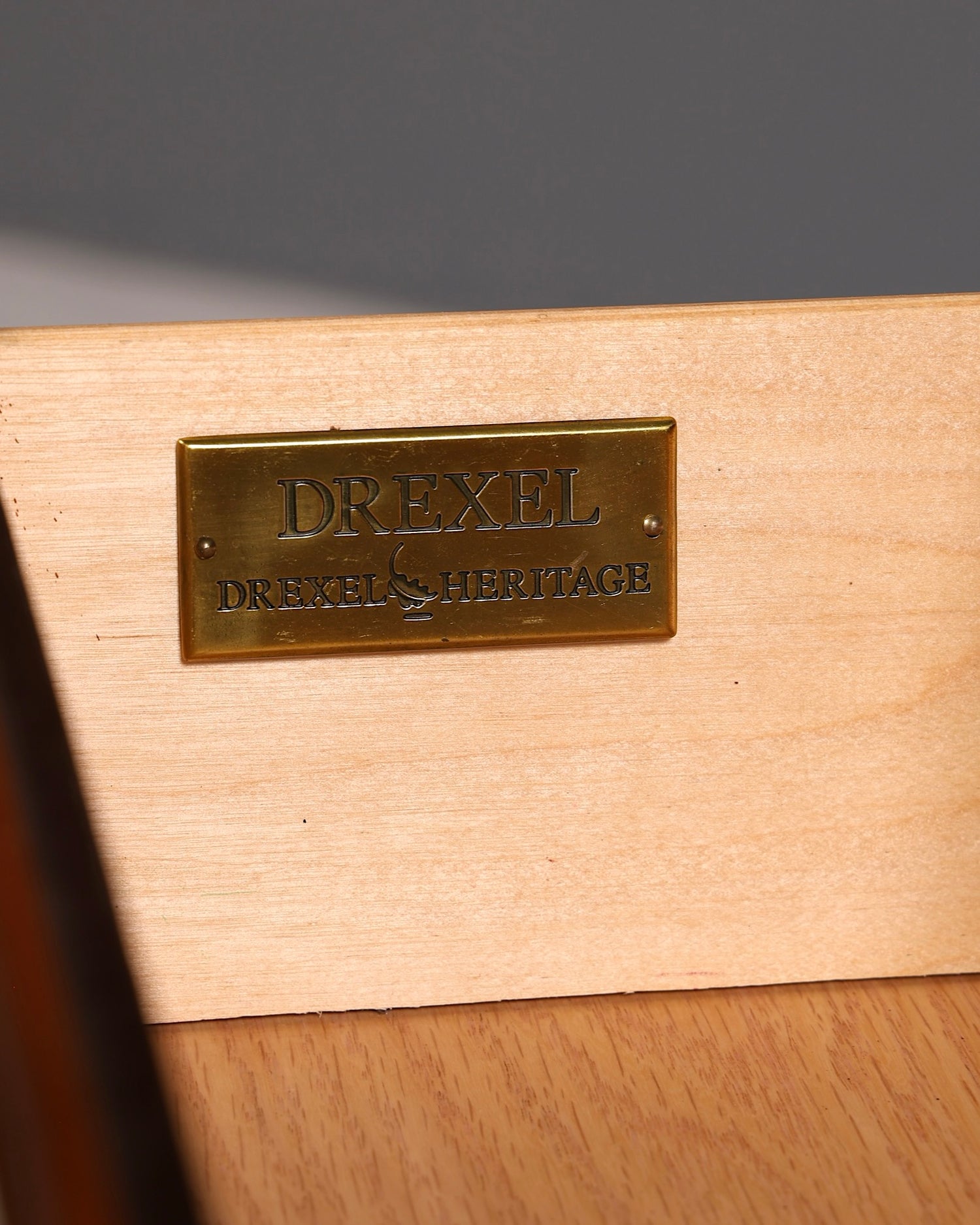 Edle Drexel Heritage Kommode Antik Stil Nachttisch USA Schubladenkommode 1 von 2