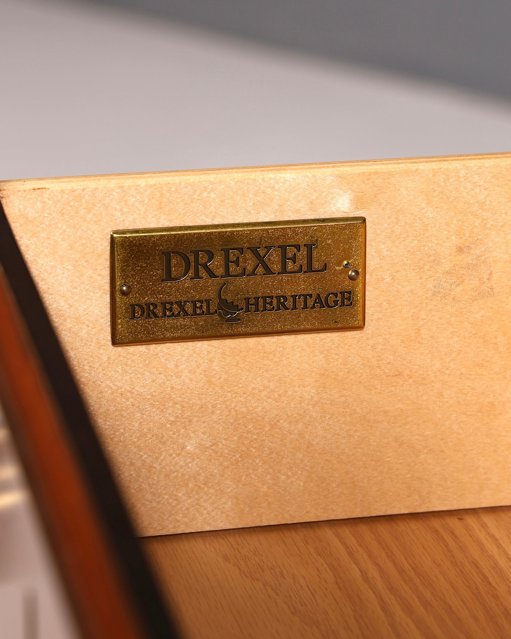 Elegant Drexel Heritage dresser in antique style, bedside table, USA chest of drawers 2 of 2