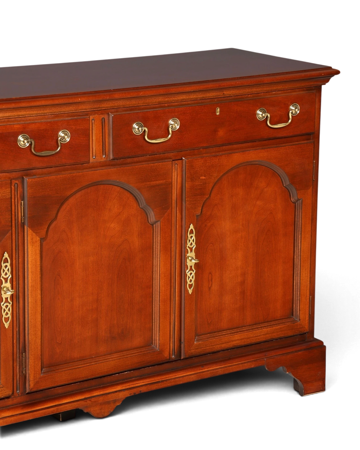 Hauptstadt Möblerei Drexel Heritage Sideboard aus dunklem Holz mit Messingbeschlägen im antiken Stil