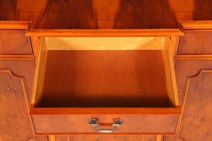 Wunderschönes Englisches Sideboard Eibe Schrank Antik 60s Buffetschrank Kommode