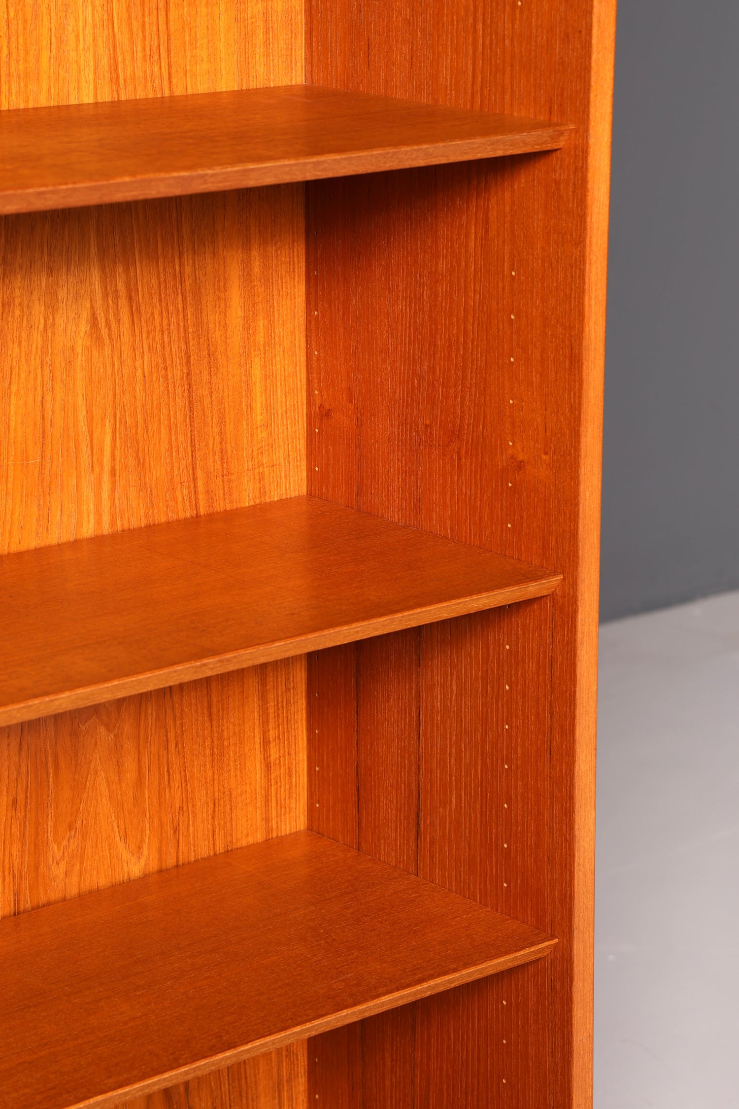 Schlichtes Mid Century Regal Echt Holz Bücherregal Vintage Standregal Retro 60er Schrank Buchregal Danish Wohnzimmer