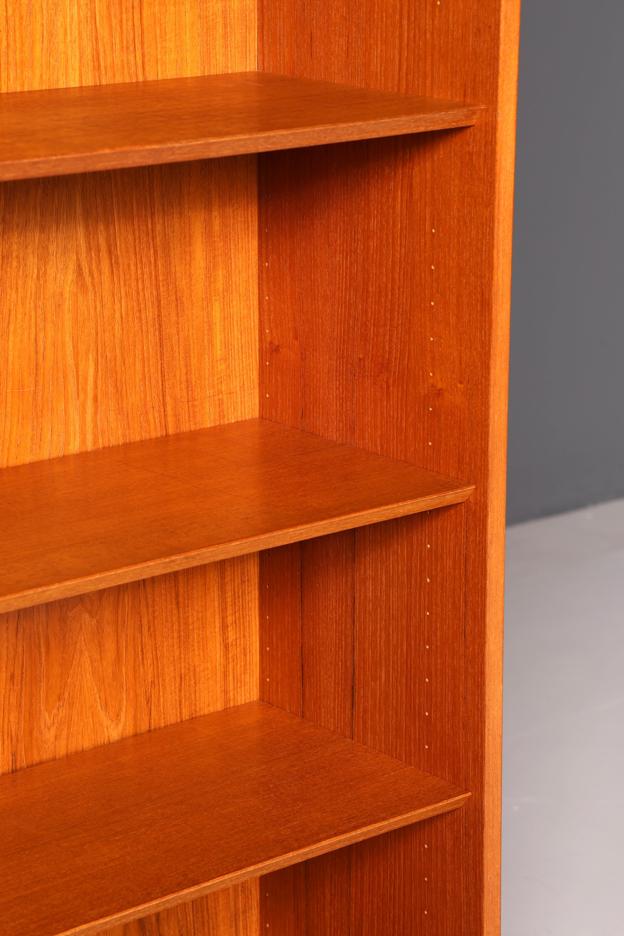 Schlichtes Mid Century Regal Echt Holz Bücherregal Vintage Standregal Retro 60er Schrank Buchregal Danish Wohnzimmer