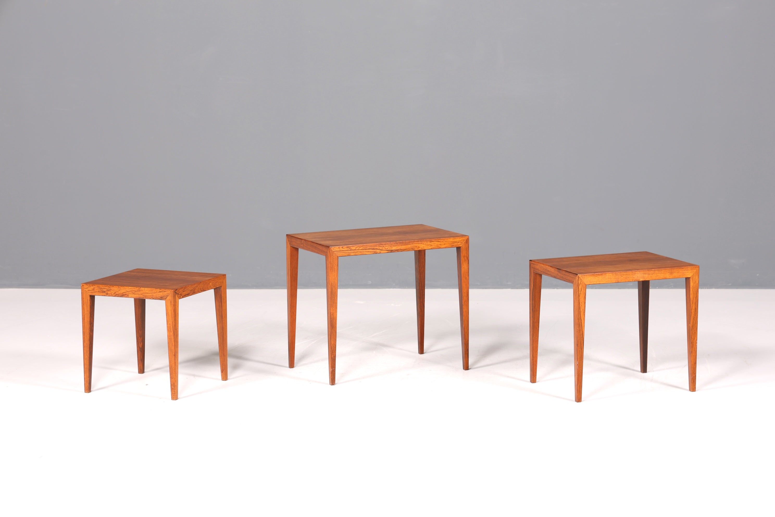 Filigranes Mid Century Tisch Set Designed by Severin Hansen Jr. für Haslev Møbelfabrik Couchtisch Palisander Holz 3er Satz Ablagetisch Beistelltisch