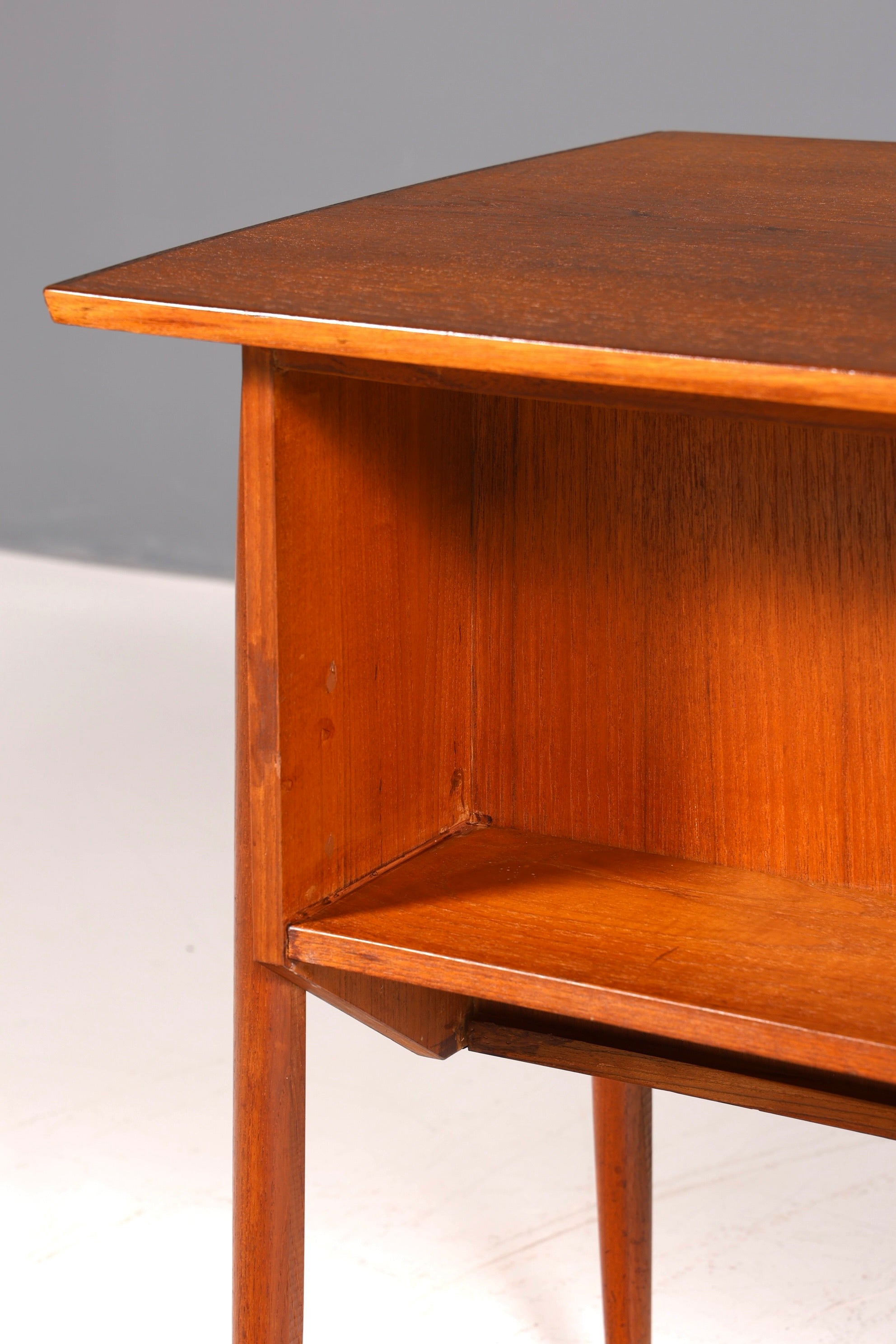 Wunderschöner Mid Century Schreibtisch Danish Design Teak Holz Bürotisch Vintage Office Table