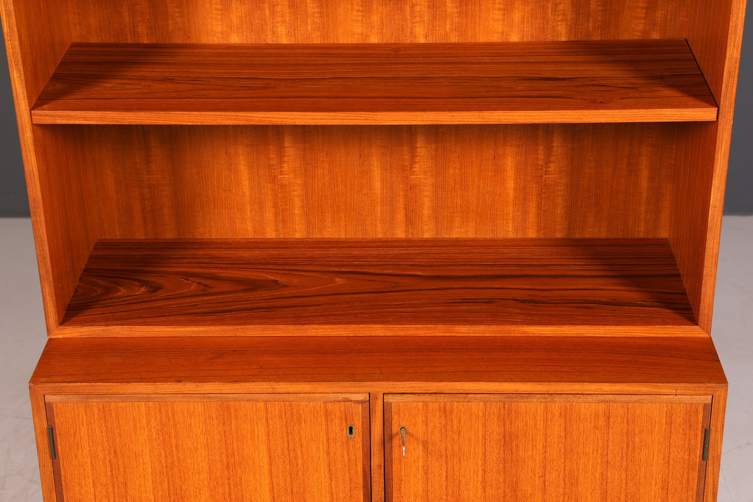 G436 Finish Wunderschöne Mid Century Vitrine Vintage Schrank Regal Retro Bücherregal Buchablage 60s (Kopie)