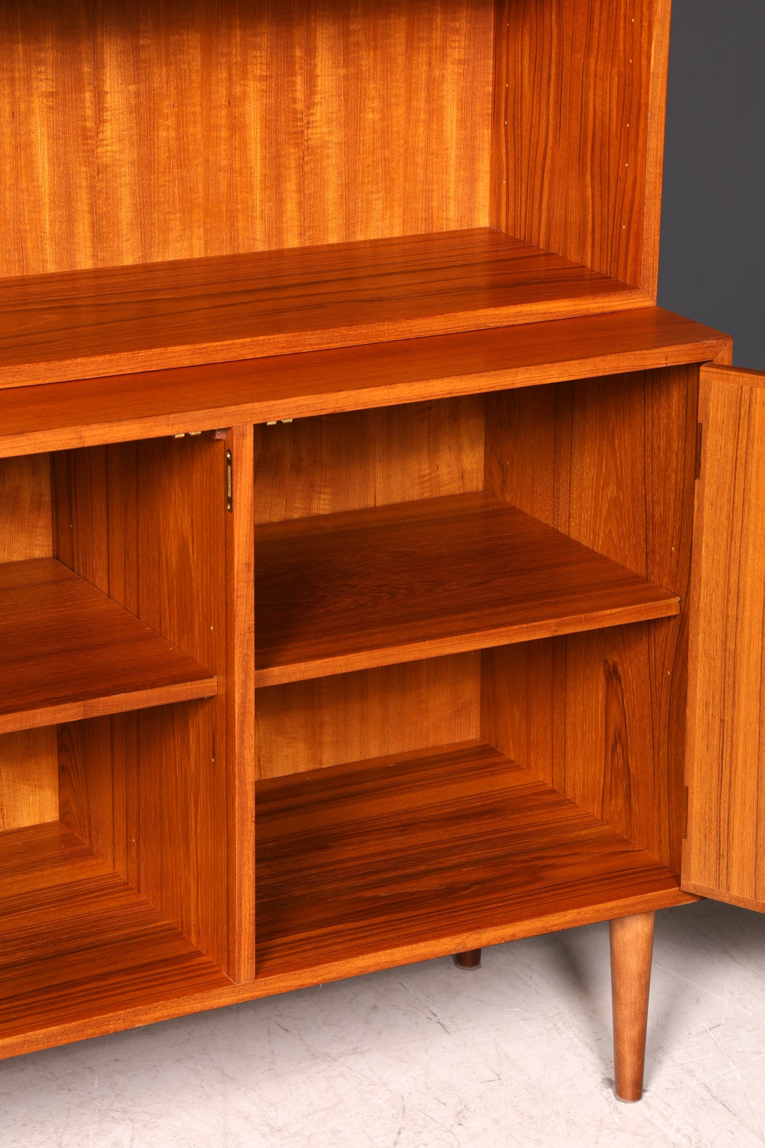 G436 Finish Wunderschöne Mid Century Vitrine Vintage Schrank Regal Retro Bücherregal Buchablage 60s (Kopie)